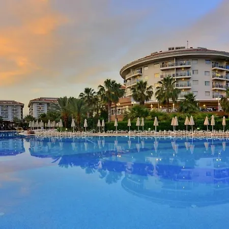 Seaden Sea World & Отель